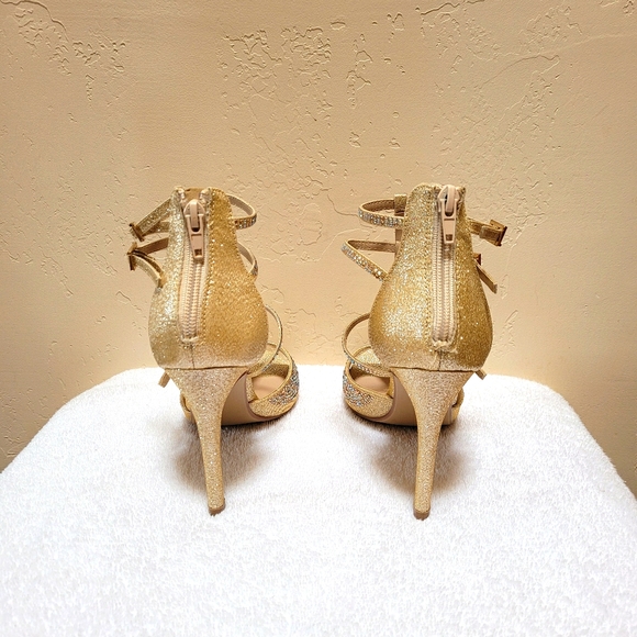 Heels - Picture 5 of 7